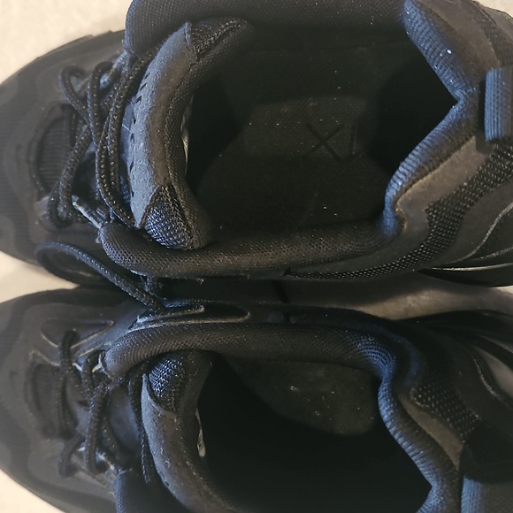 Nike  All-Black Sneakers - Picture 4 of 7